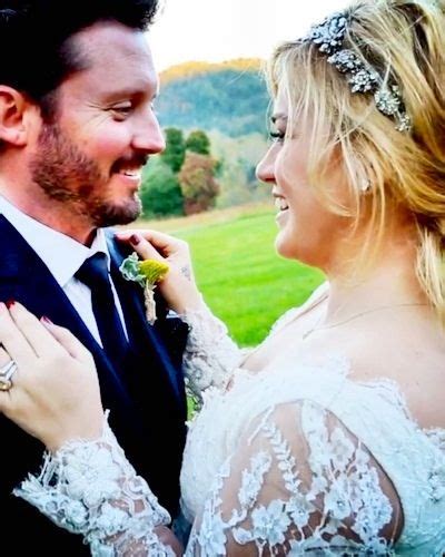 Kelly Clarkson - KELLY CLARKSON IS OFFICIALLY MARRIED!! Brandon Blackstock and Kelly tied the ...