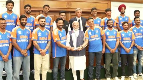 Watch: Team India all smiles as Narendra Modi shows tremendous ...