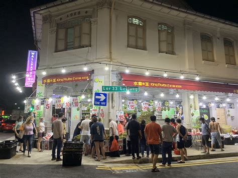 Long queues & S$5 durians along Geylang's durian street at night - Mothership.SG - News from ...