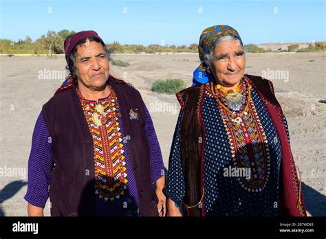 Turkmenistan traditional dress hi-res stock photography and images - Alamy