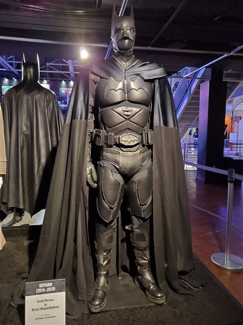 I wish we saw more of the Batsuit : Gotham