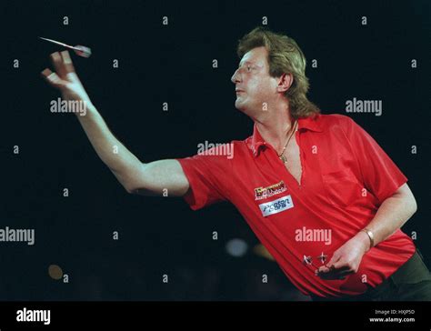 ERIC BRISTOW PRO DARTS WDC 13 January 1995 Stock Photo - Alamy