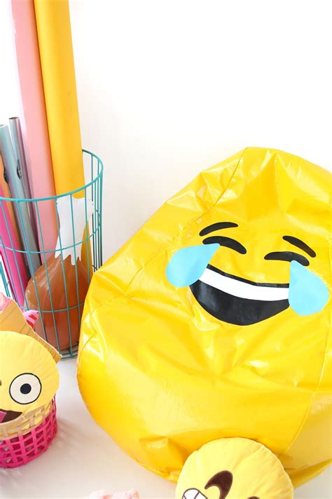 » DIY Emoji Bean Bag Chair