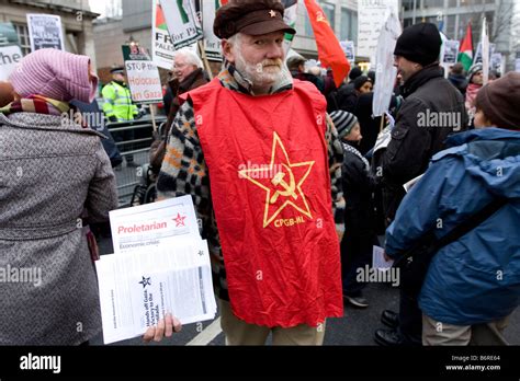 Demonstration outside Israeli Embassy, London. 31 December 2008 Stock ...