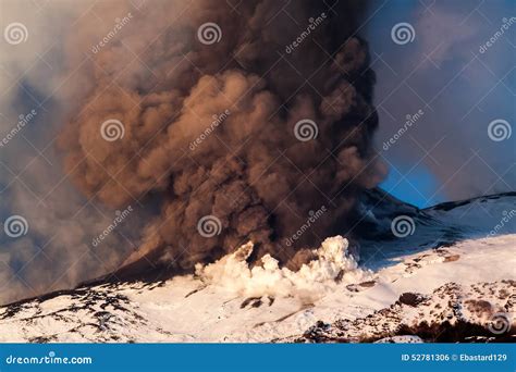 Mount Etna Eruption and Lava Flow Stock Photo - Image of nsec, casting ...