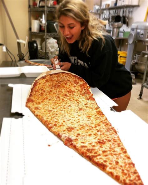 ≡ New Foodie Trend Is A Giant Pizza Slice – The Biggest You've Seen 》 Her Beauty