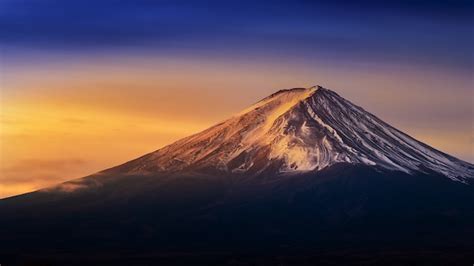 Free Photo | Fuji mountain at sunrise.