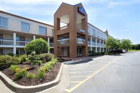 Howard Johnson by Wyndham Romulus Detroit Metro Airport | Romulus, MI ...