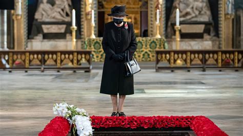 The Queen Leads Socially Distant, Eerily Quiet Remembrance Sunday Services | Vanity Fair