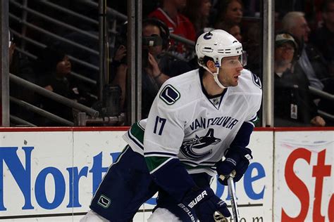 Ryan Kesler injury: Canucks center hopes to be back by January ...