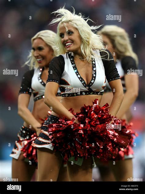 Cincinnati bengals cheerleaders hi-res stock photography and images - Alamy