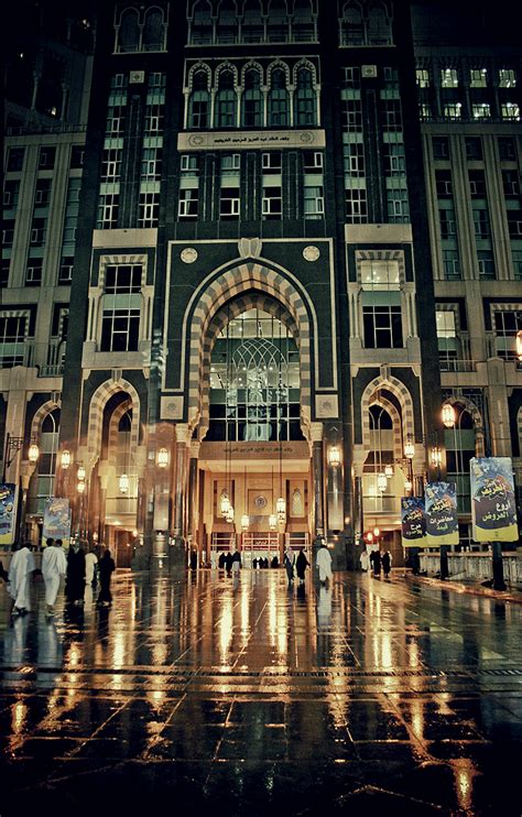 The Abraj Al Bait Tower in Makkah, Saudi Arabia - Gets Ready