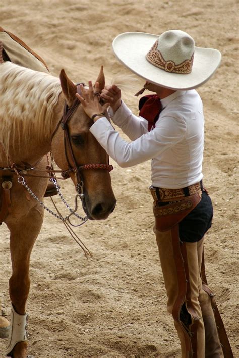 El Lienzo Tlaxcalteca | Mexican men, Mexican outfit, Cowboy outfits