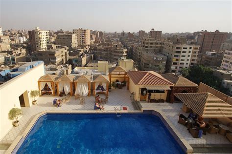 La piscine du Barcelo Cairo Pyramids Hotel | Giza, Égypte. | Sebastien ...