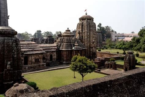 Lingaraj Temple, Bhubaneswar - Timing, History & Photos