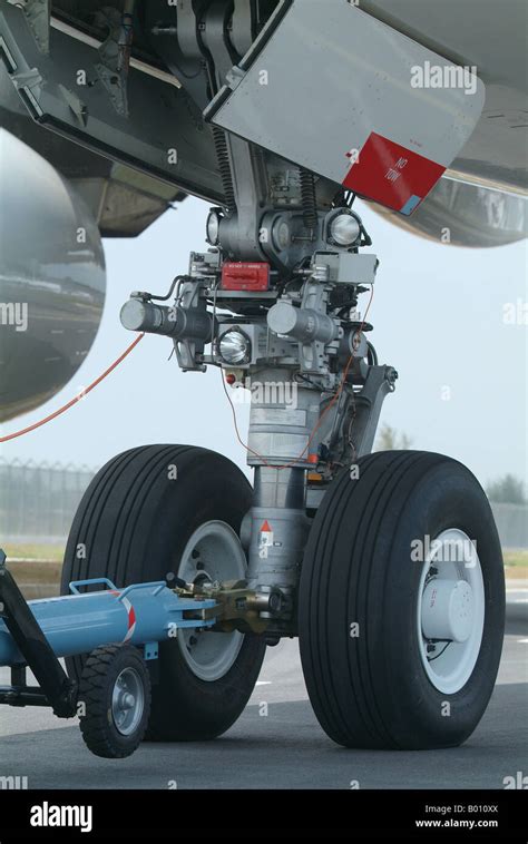 Nose wheel front landing gear of Airbus A380 Stock Photo - Alamy