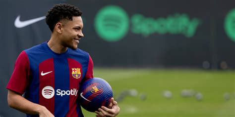 Vitor Roque, presentado como nuevo jugador del Barça