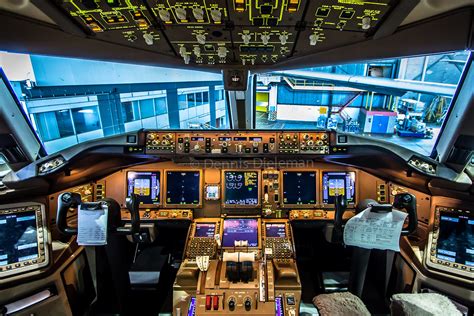 Cockpit of a Boeing 777-300ER | inside a hangar at Schiphol | Flickr