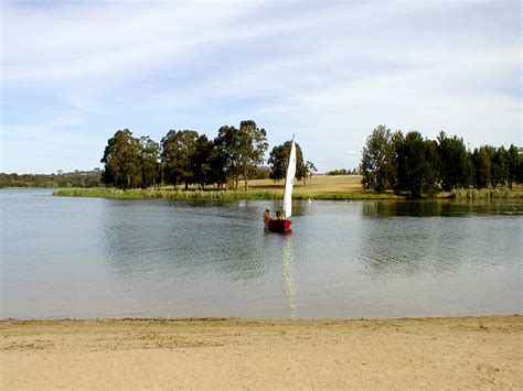 Days on the Claise: Sailing on Lake Burley Griffin