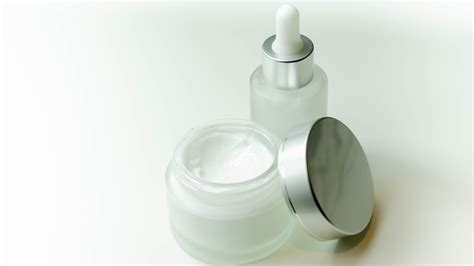 The Anti-Aging Benefits of Retinol | Woman's World