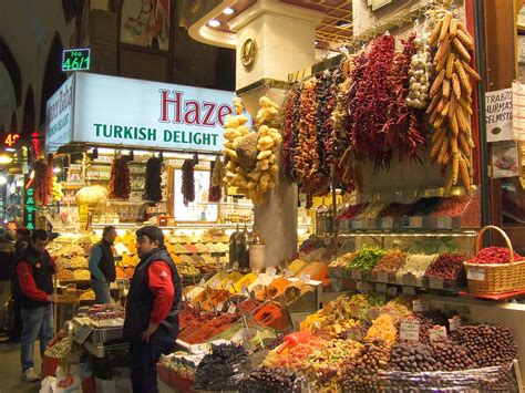 A Complete Guide to Spice Bazaar (Mısır Carşısı) - Turkey Things