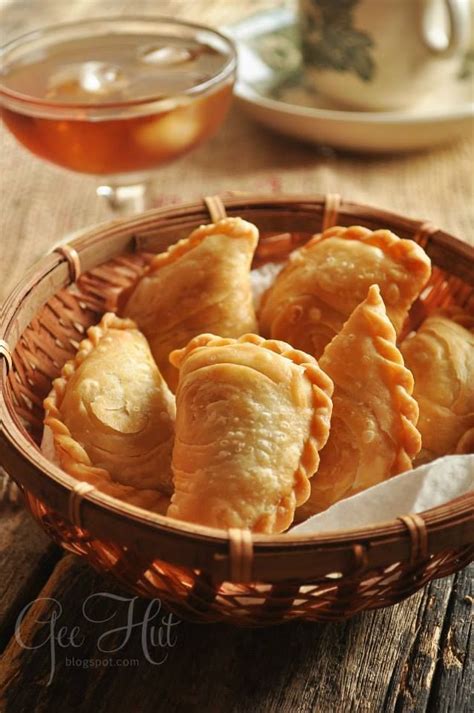 Karipap memang kuih kegemaran k.gee anak beranak terutama karipap yang emak buat... sejak dari ...