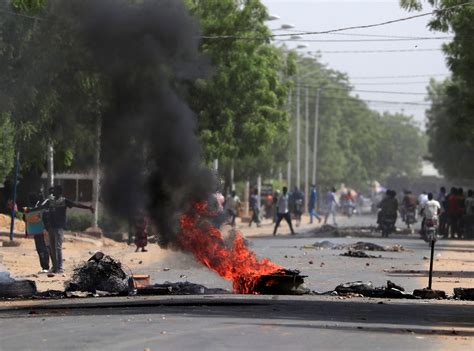 Chadian army battles rebels in northern town | Reuters