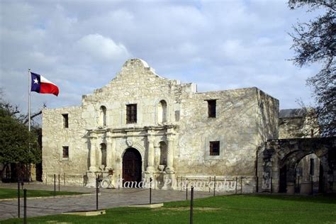 The Texas flag flying proudly beside The Alamo | Golf, by TourMiss