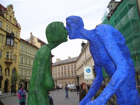 facts around us: Kiss sculpture Art | lovers kissing sculpture