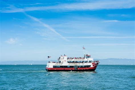 Red and white ferry - Creative Commons Bilder