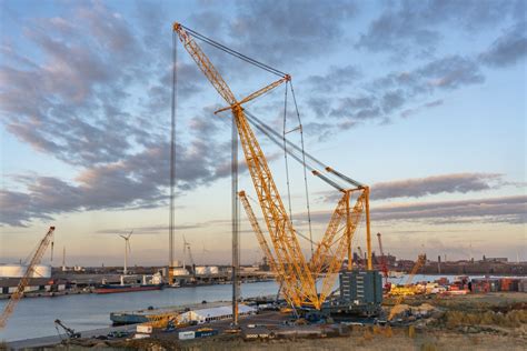 Nouvelle grue SGC-250 de Sarens - Bosch Media Service Belgique