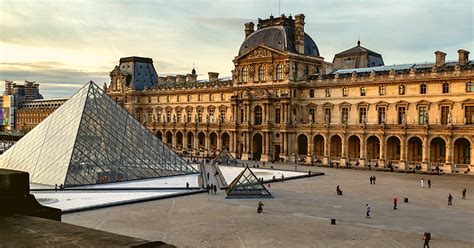 Monumentos franceses: el Museo del Louvre de París