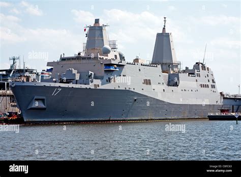 USS San Antonio (LPD-17 Stock Photo - Alamy