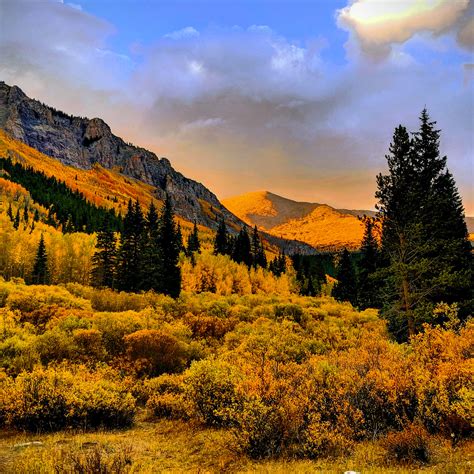 Alpenglow at sunset in the Colorado Rockies [1332x999] (OC) : r/EarthPorn