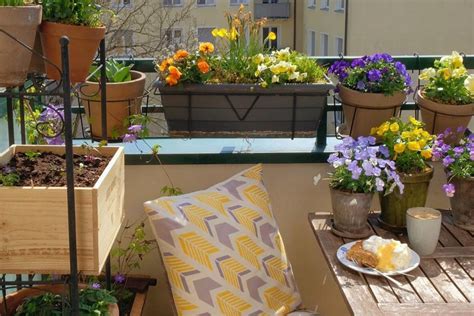 10 Balcony Garden Ideas - How to Grow Plants on a Small Balcony | Apartment Therapy