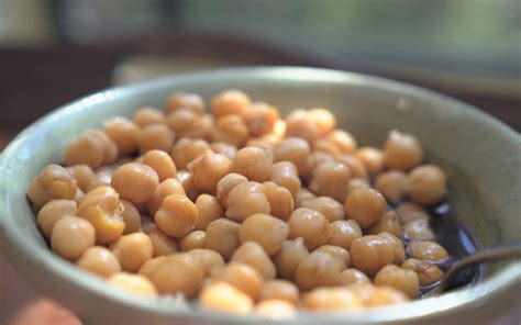 Quick & Easy Garbanzo Bean Dish - Jana Eats