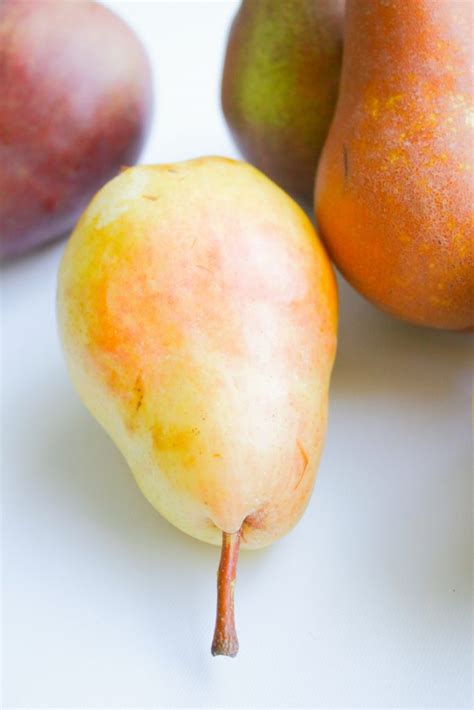 Produce Guide: Pears - Live Simply Natural