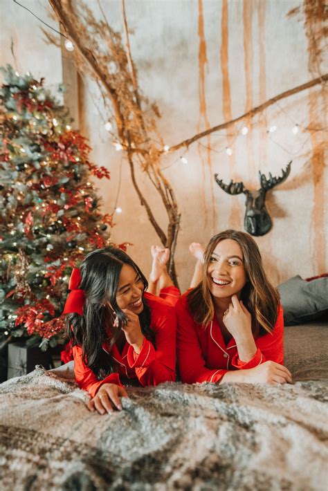 6 Holiday Photo Poses for Your Christmas Cards - Emma's Edition