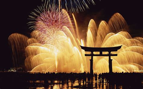 Summer Sky: The Four Types of Japanese Fireworks