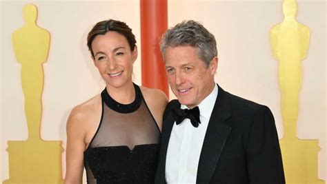 Here's why everyone is talking about Hugh Grant's Oscars red carpet interview