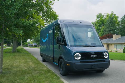 Amazon now has 10,000 Rivian electric delivery vans in service - Ars ...