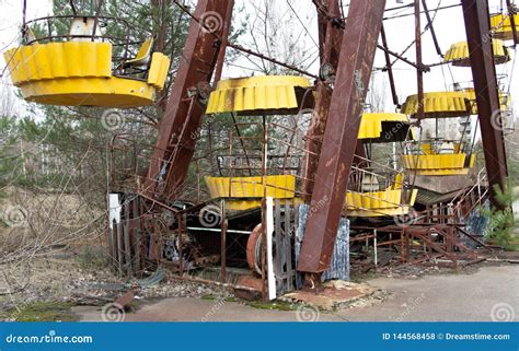 Ghost Town Pripyat in Chernobyl, Ferris Wheel Editorial Stock Photo ...