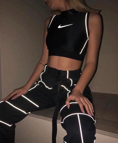 iconic fashion on Twitter: "Nike… " | Moda, Looks, Roupas