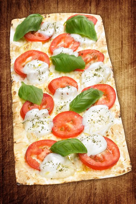 Thin Crust Margherita Flatbread Pizza - Flatoutbread