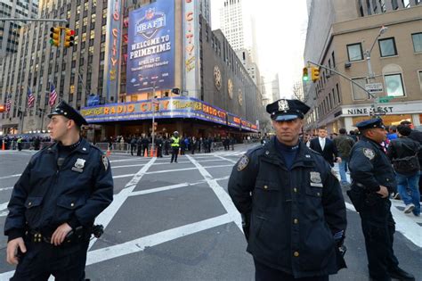 NYPD cops get lessons in Twitter etiquette - UPI.com