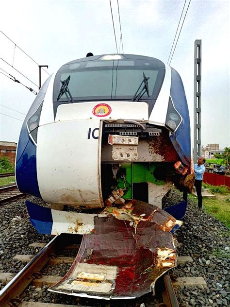 Gujarat: Vande Bharat Express net with an accident