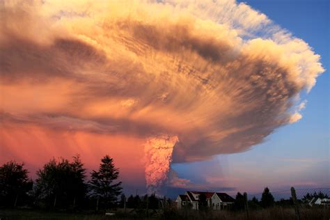 13 staggering images of Chile’s Calbuco volcano