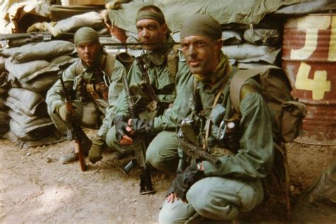 macv sog in vietnam | Team prior to insertion | Guerre du vietnam, Histoire militaire, Guerre