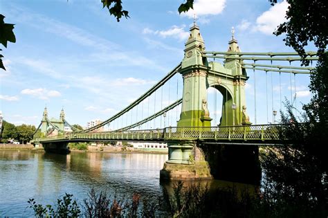 Hammersmith bridge closed due to 'critical faults' | News | Building