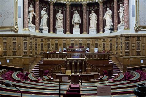 French Senate votes to ban hijab for under 18s – 5Pillars